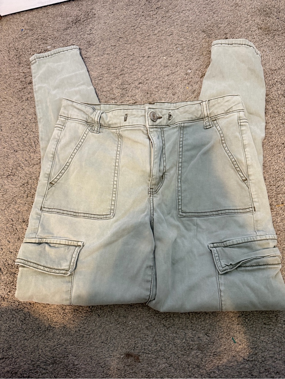 American Eagle Outfitters Women's Skinny Cargo Jeans in Light Sage
